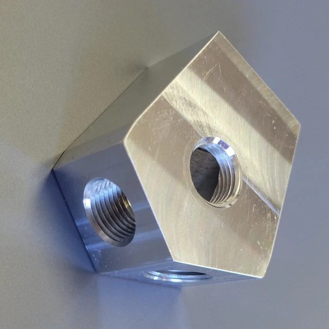 Lowrider Hydraulics Y Block 3/4X1/2 With 1/2 Top Return