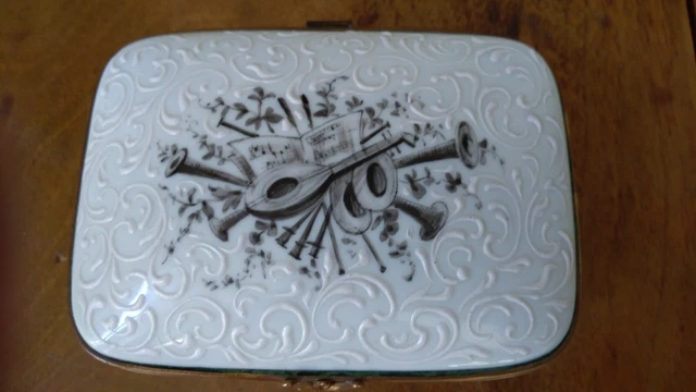 Service de naissance en porcelaine de Limoges - style rétro - Label Emmaüs