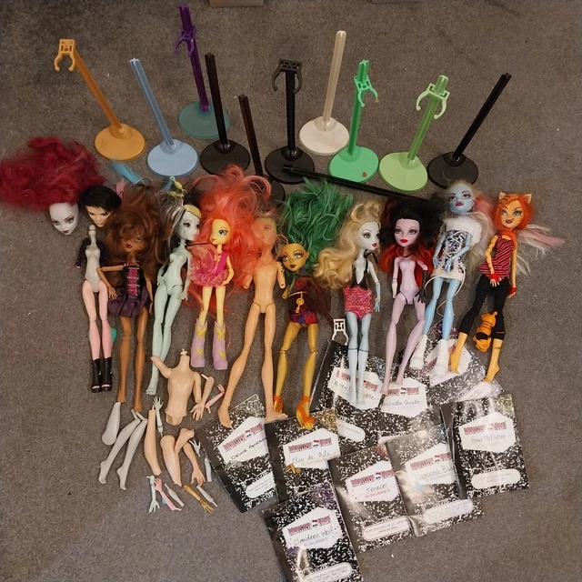 BUNDLE ORIGINAL FIRST batch monster High Dolls with diaries, stands and