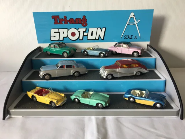 Tri-ang SPOT-ON, 3 STEP DISPLAY STAND, (vehicle not included)
