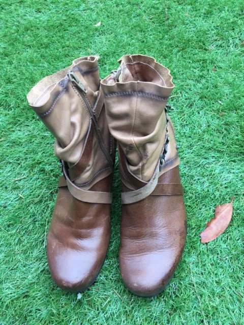 Bottines cuir MAN'ZELLE pointure 38 en bon état.