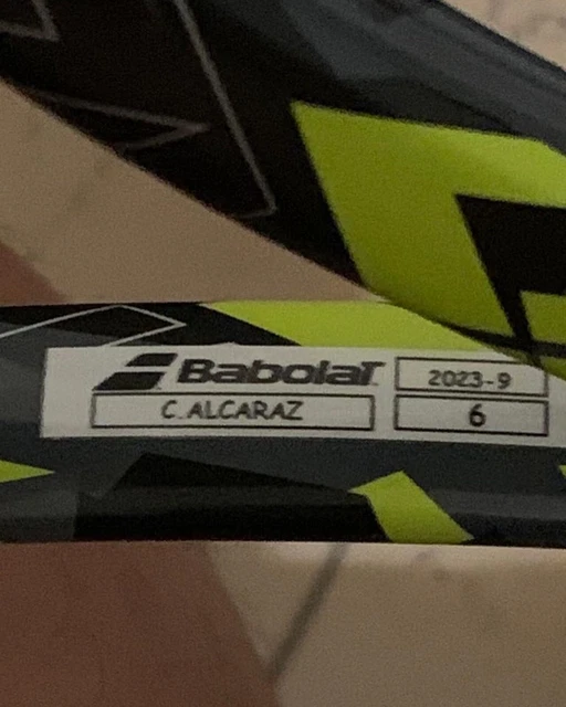 la racchetta di tennis di carlos alcaraz che ha usato nella semifinale degli atp