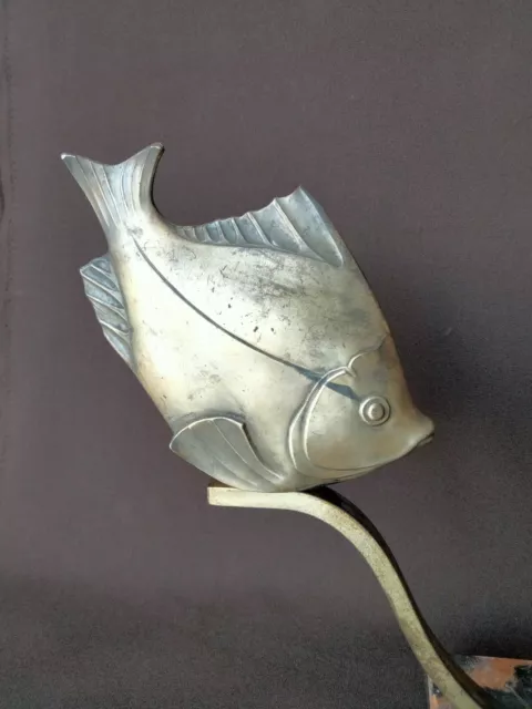 Lampe sculpture art déco de Marti Font XXème. Sujet animalier poissons en métal