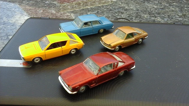lot de 4 voitures 1/43  3 norev jet car et 1 solido R 17  TS N0 196