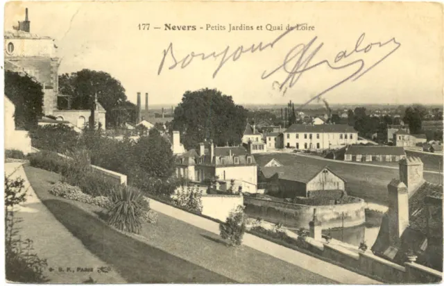 58/CPA - Nevers - Petits jardins et Quai de Loire