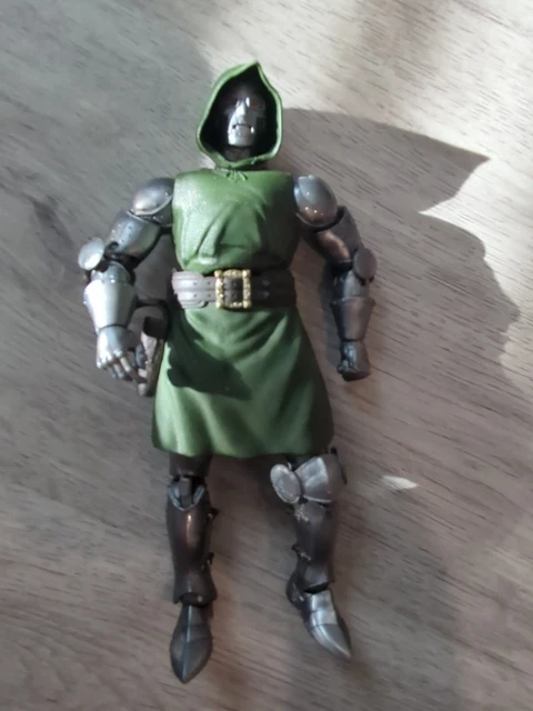 Marvel Legends Doctor Doom BAF Fantastic Four No Cape Missing Knee cap