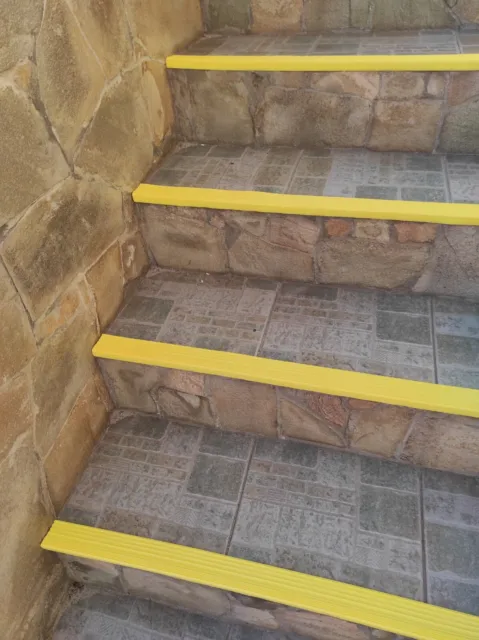 Rubber anti-slip corner on steps 50x20 mm, length: 1 m,  5 pieces, yellow