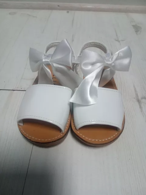 Kids Bow Baby Spanish Party Patent Sandals White size 7 used Ones