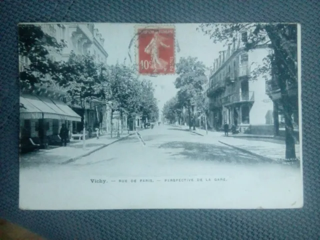 Cpa Allier Vichy Rue De Paris Perspective De La Gare