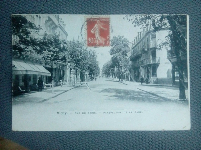 Cpa Allier Vichy Rue De Paris Perspective De La Gare