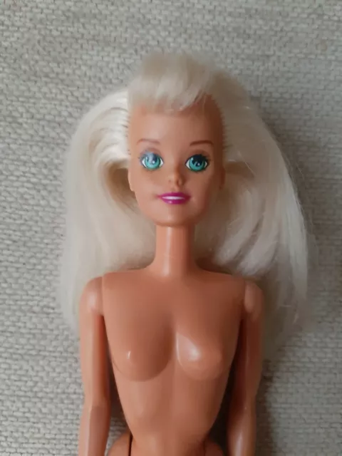 Sindy Doll Beach Dazzle Hasbro 1992