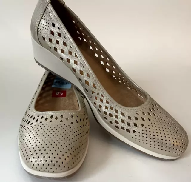 Naturalizer brina wedge pump 2025