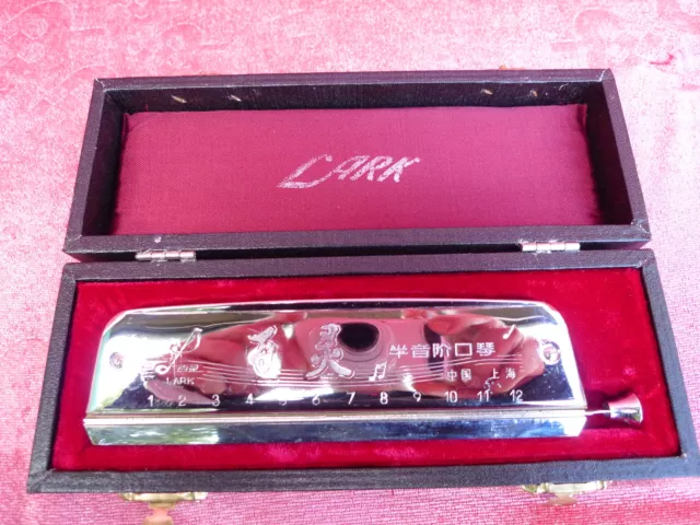 Beautiful Harmonica China Im Holzschober_