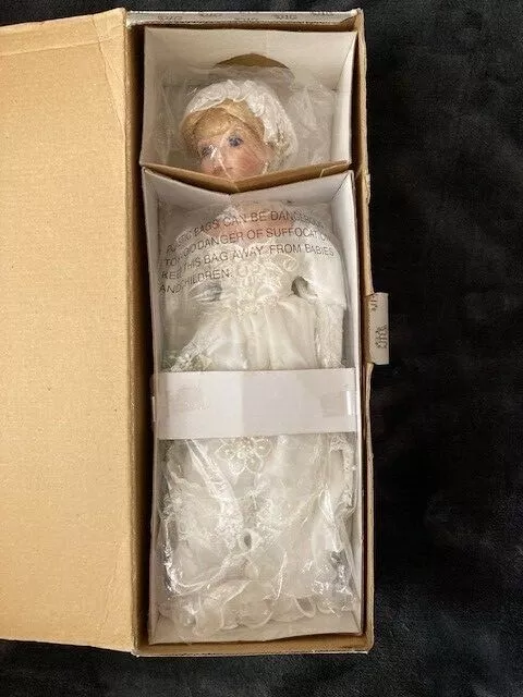 THE HERITAGE SIGNATURE COLLECTION Porcelain Bride Doll Caitlan's Wedding Day