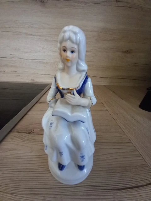 Porzellan Figur Frau Weiss