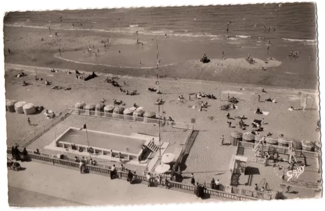 CPSM PF 14 - CABOURG  (Calvados) - 17. La Plage