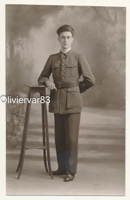 Carte postale photo ancienne - Militaire soldat portant le numéro 65 au col