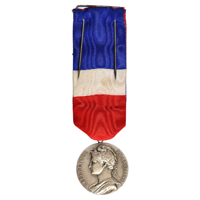 Médaille Argent Ministère Du Travail - France 1967 - Récompense Attribuée