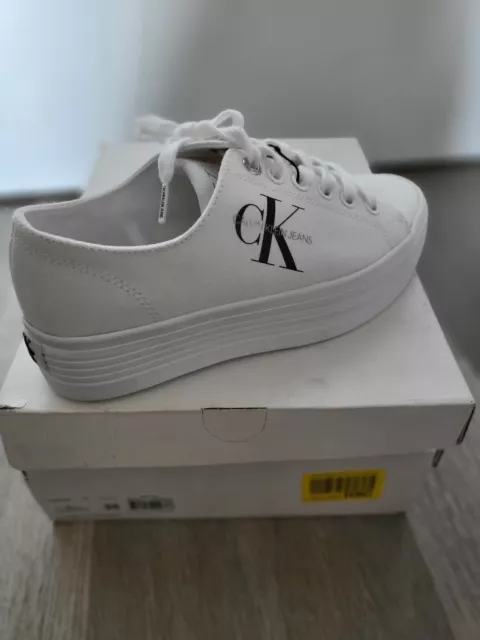 CALVIN KLEIN Baskets vulcanized platform blanches Taille 35