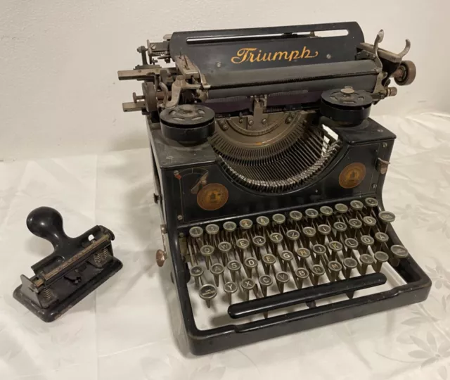 Triumph Schreibmaschine T.W. Nürnberg A.G.  Antik Vintage + Locher