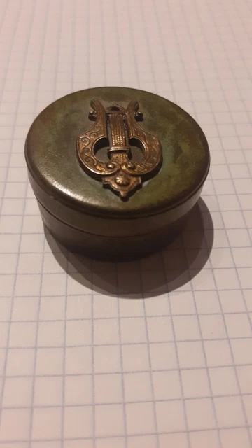 Ancienne Boîte à Pilule motif LYRE en cuivre