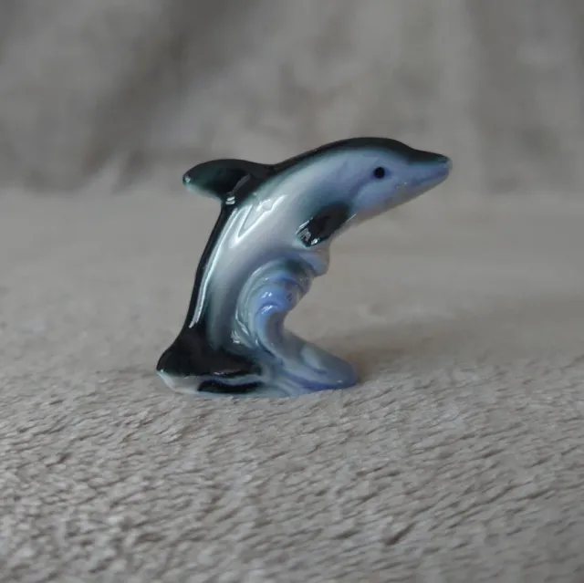 Figurine en porcelaine dauphin miniature