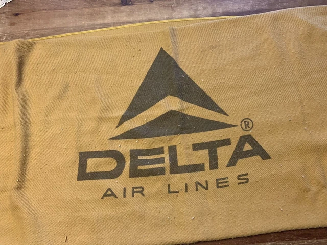 Delta Airlines Blanket (2)