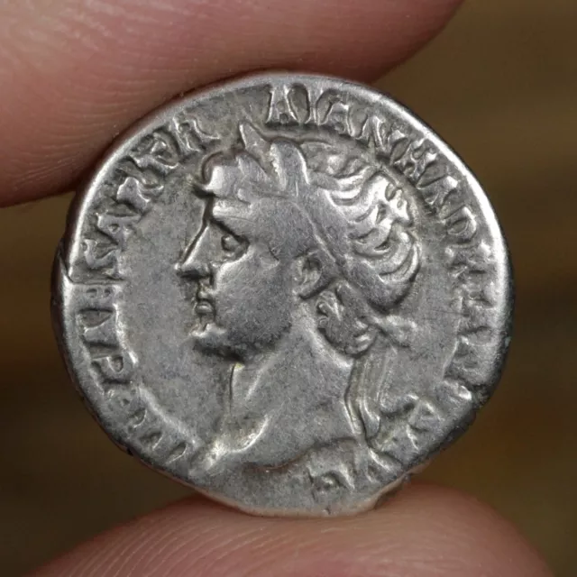 Moneda de Plata Adriano Denario Antiguo Imperio Romano Busto Mirado a la Izquierda 121AD Escasa