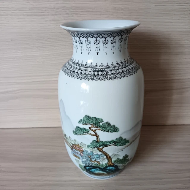 Vase En Porcelaine De Chine Peint - Signature à Identifier, Objet De Décoration
