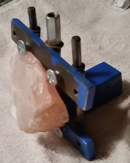 SMALL ROCK CLAMP for trim & small saw's, Holds end cuts / hard to hold rock's