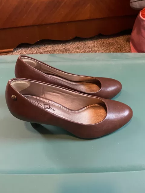 Womens Life Stride brown pump size 7