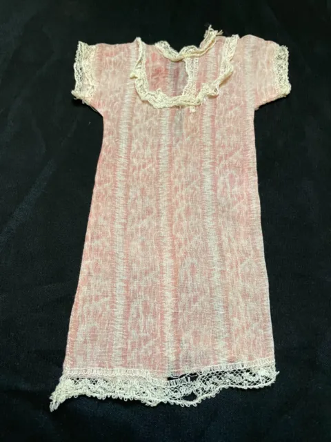 Ancienne robe de présentation de poupée