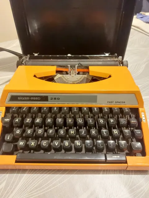 Ancienne machine à écrire vintage Etoile 1936 - Ressourcerie Histoires Sans  Fin