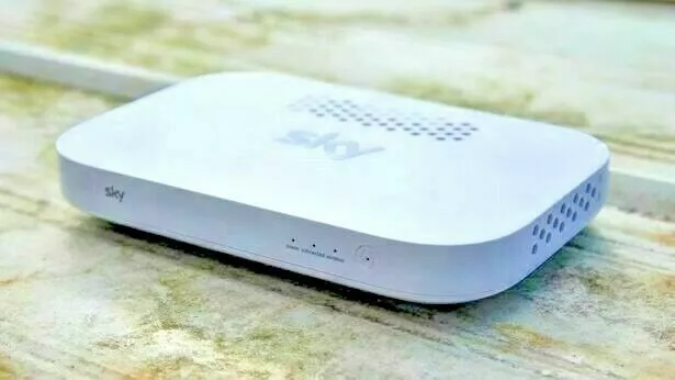 Sky Q Wireless WIFI  Booster WiFi extender Model EE120 2