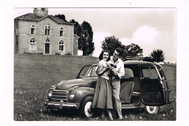 cartolina  originale coppia di innamorati con fiat   topolino N. 2  anni 50