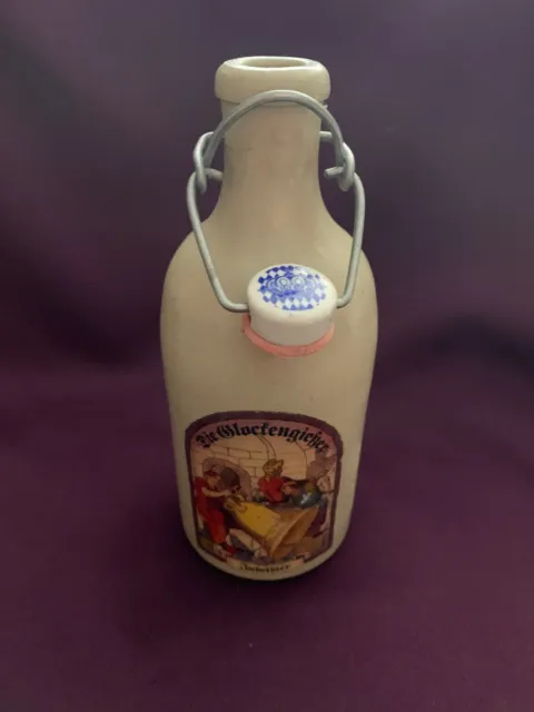 Jubelbier Motiv: Glockengießer -  Tonflasche Steingut Flasche leer 0,5 L