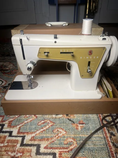  Everything Mary Estuche para máquina de coser con ruedas, color  blanco y negro, se adapta a la mayoría de máquinas de coser estándar  Brother & Singer, bolsa de coser con ruedas