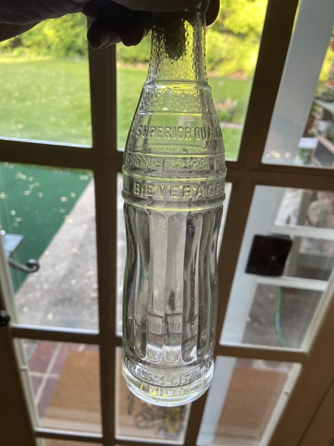 DR PEPPER SUPERIOR QUALITY BEV VERTICAL RIBS 7-1/2oz BOTTLE ARKANSAS CITY KANSAS