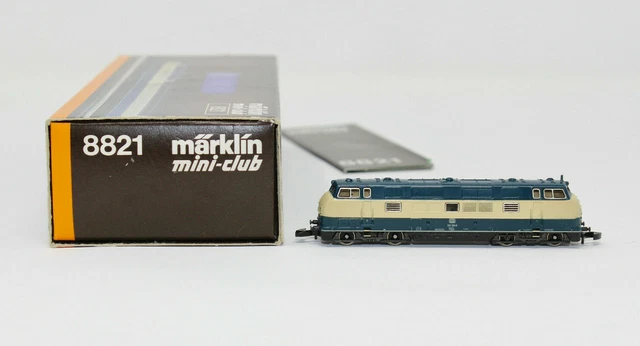 2 Märklin Spur Z Lokomotiven, dabei 8821 Diesellok der DB, BN 221