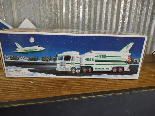 Hess 1999  Truck and Space Shuttle With Satellite NEW IN BOX  (A1)