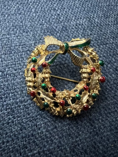 Vtg Gerry’s Goldtone Enamel Christmas Wreath Brooch Red Green Gold
