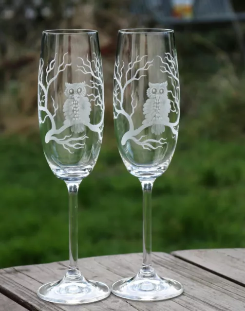 2 schöne Sektgläser mit Eulen Uhu Kautz Owl handgeschliffen Glasgravur
