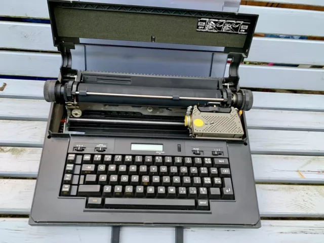 Olivetti Praxis 35 Black Typewriter Word Processor Electric Portable with Case 