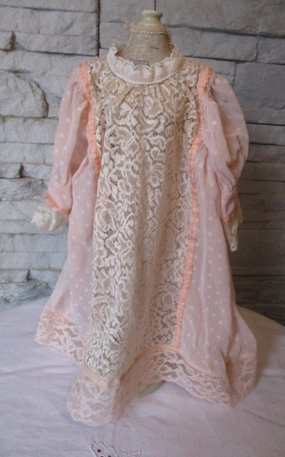 Automate Poupée Robe et Dentelle Perles Tricot 20e