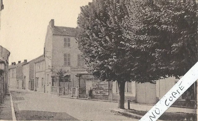 carte postale ancienne Yvelines, Bouafle, rue Laguillermie et la poste