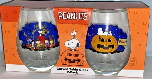https://www.picclickimg.com/Dr0AAOSwBrJlHYPU/The-Peanuts-Gang-Snoopy-Halloween-Stemless.webp