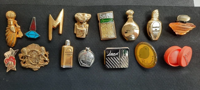 PIN’S de parfums Lot de 15 dont 2 Arthus Bertrand (REVILLON et ROLLAND GARROS)