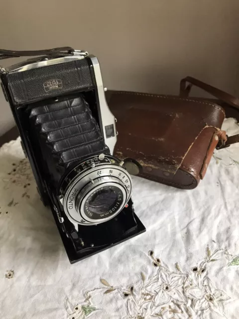 Zeiss Ikon Nettar 517/2 fotocamera pieghevole in custodia