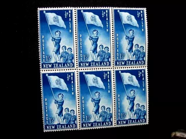 NEW ZEALAND NHM FLAW-1953 1 1/2d HEALTH R2/10 (middle bottom)ON RIGHT LEG SG 719