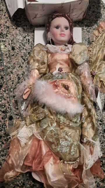 DUCK HOUSE Heirloom Doll venus- 19" Original Box Victorian Doll 390 of 15000